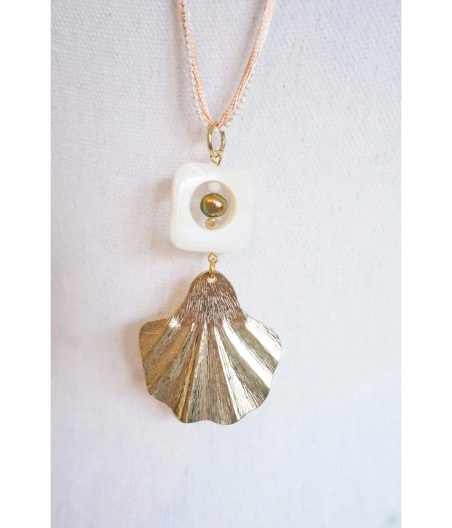 COLLIER CHAîNETTE FIL ROSE SAUMON COQUILLE DOREE NACRE PERLE EAU DOUCE