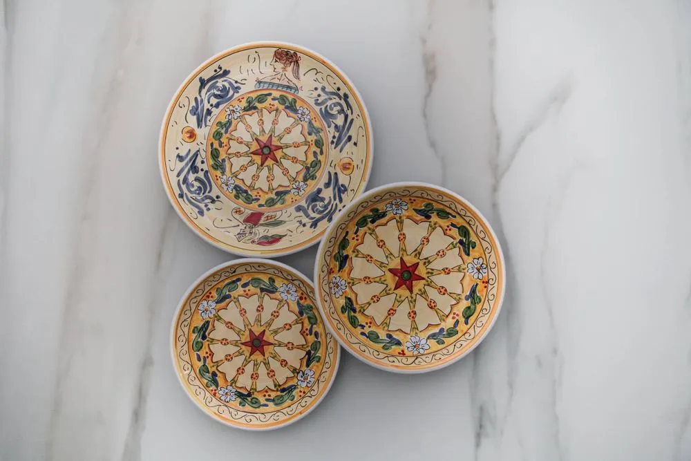 Hand-decorated majolica tableware\" sicilia\” - table art and deco