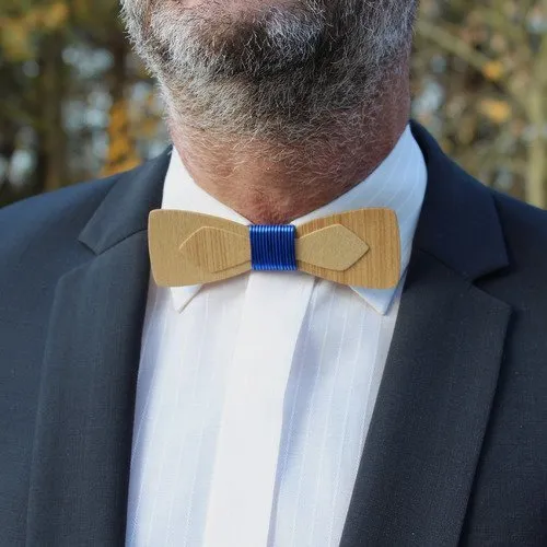 Noeud papillon slim en bois clair et fil alu bleu vif