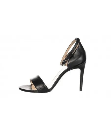 nouvelle sandale cuir noir à talon fin,  féminine et confortable.