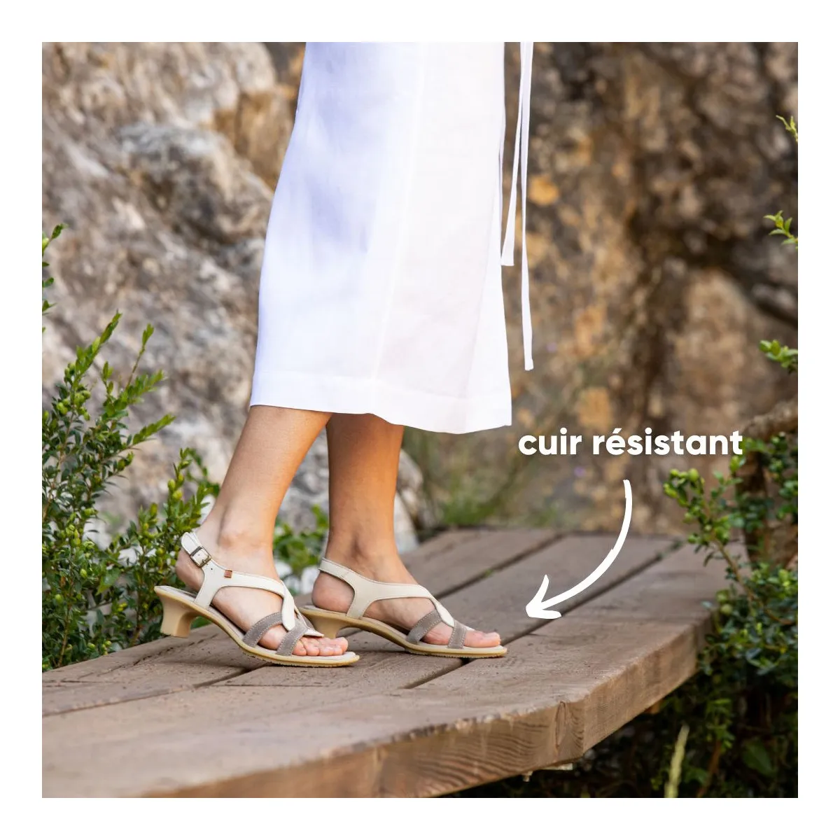 Sandales confortables en cuir tréssé à petit talon - Beige